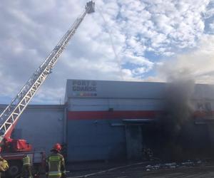 Pożar na terenie Portu Gdańsk. Kłęby dymu widać z wielu kilometrów