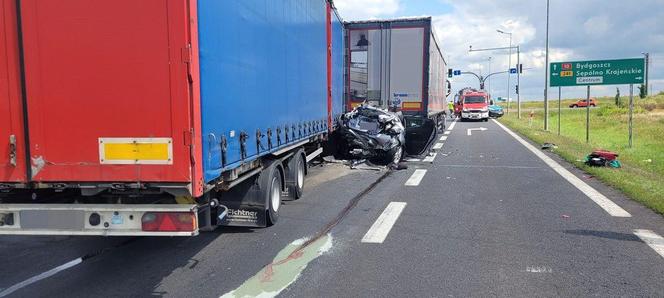 Groźny wypadek na DK 10 w Nakle nad Notecią. Dwie osoby poszkodowane [ZDJĘCIA]