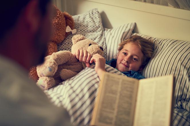 Tatusiowie powinni czytać dzieciom bajki na dobranoc - wiesz dlaczego?