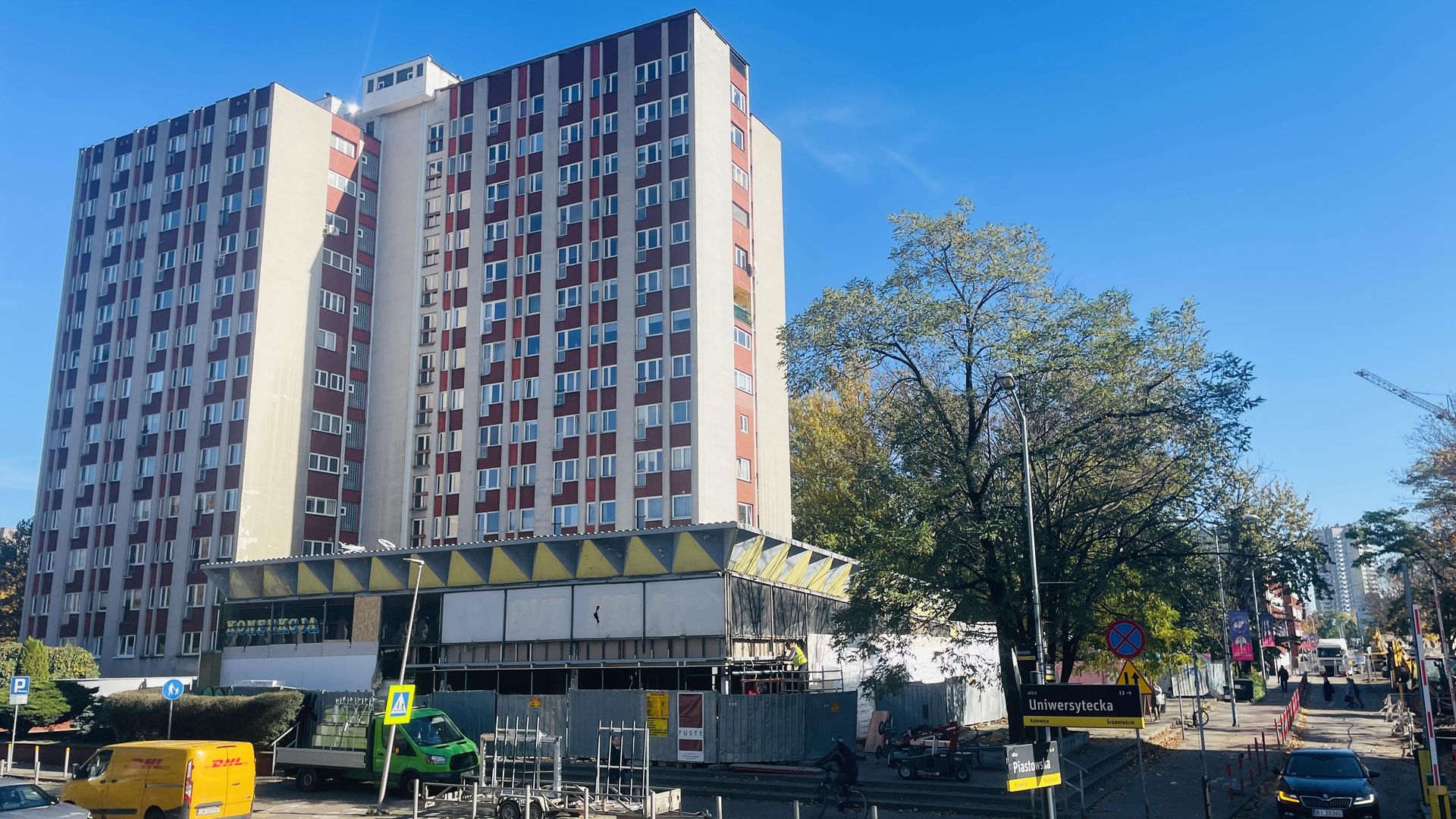 Budynek Biedronki projektu Kwaśniewicza w Katowicach