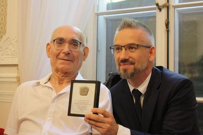 Prof. Jerzy Madej i prof. Szymon Kozłowski, wicedyrektor OA UW