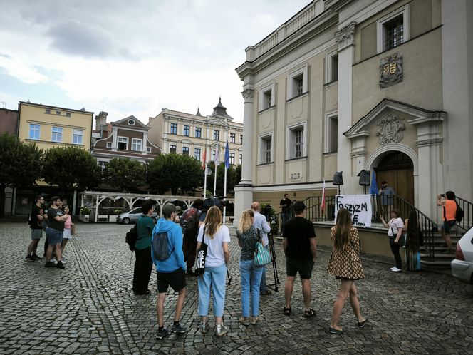 Manifestacja przeciwko niechęci do imigrantów w Lesznie 