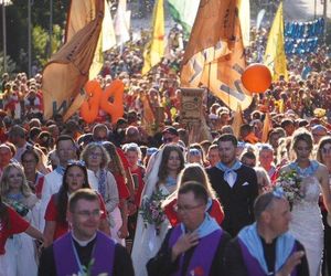 Polska w drodze. Na Jasną Górę przybędzie dziś 11 pielgrzymek pieszych