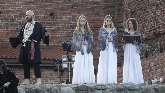 Zwieńczeniem teatralnego weekendu była niedzielna prezentacja egzaminu studentów III roku aktorstwa Uniwersytetu Andrzeja Frycza Modrzewskiego pt. „Prorok Ilja – nieprawdopodobna historia w XIV scenach”
