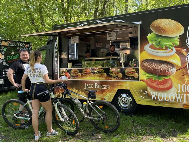 Festiwal Samków Food Trucków w Olsztynie 2024. Nad Ukielem można zjeść dania z całego świata [ZDJĘCIA]