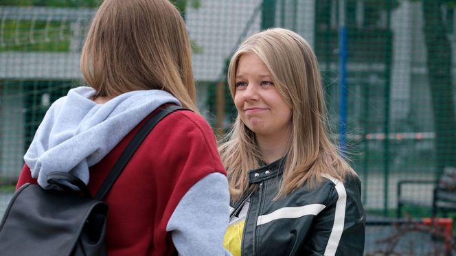 M jak miłość odc. 1885. Sara (Nadia Smyczek), Lenka (Olga Cybińska)