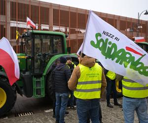 Protest rolników przed Urzędem Wojewódzkim w Gdańsku