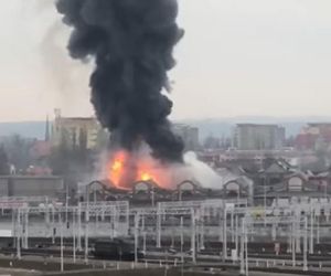 Potężny pożar zabytkowej hali w Gdańsku. Wielka chmura dymu w mieście