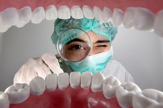 Dlaczego krwawią dziąsła? Przyczyny krwawienia z dziąseł