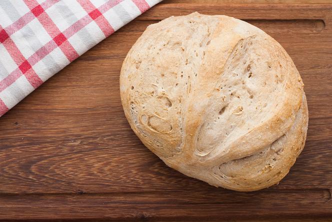 Wegański chleb na drożdżach: chrupiący i puszysty