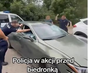 Strzelanina pod Biedronką w Bolkowie. Wyciekło szokujące nagranie z interwencji. Policjant ranny
