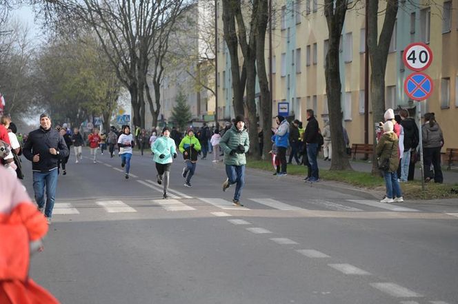 Mali i duzi pobiegli dla Polski! Druga edycja Ulicznych Biegów Niepodległości