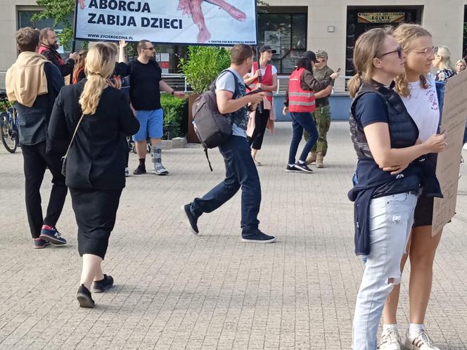 Protest "Kucaj i kasłaj - Dziś Joanna, jutro Ty" w Poznaniu