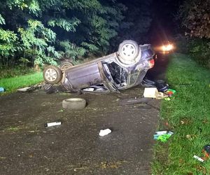 Auto uderzyło w skarpę. Nie żyje 34-letni kierowca
