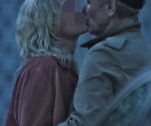 Andrzej Chyra smyra i całuje