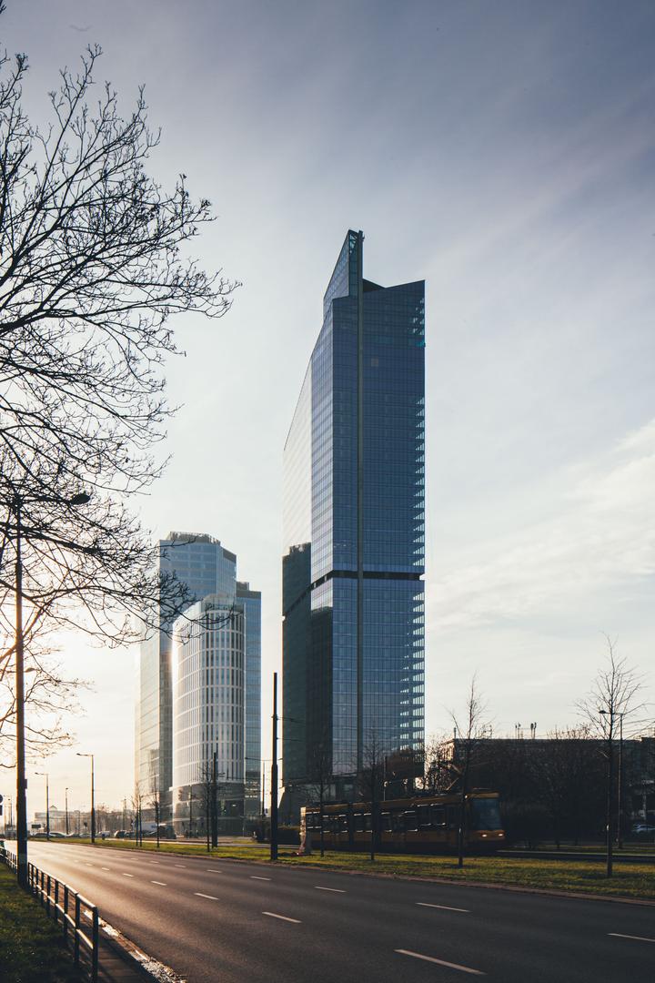 Skyliner w Warszawie: po wieżowcu oprowadza Michał Sadowski