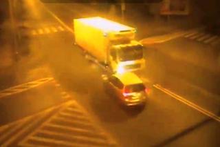 Wypadek w Rykach. Ciężarówka rąbnęła w osobówkę na skrzyżowaniu - WIDEO