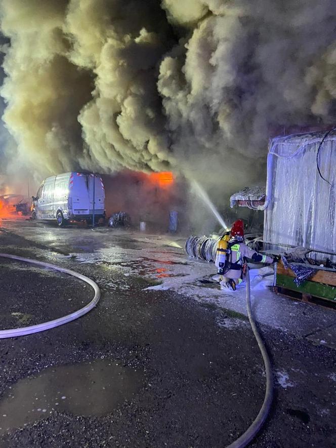 Pożar warsztatu lakierniczego pod Kielcami 