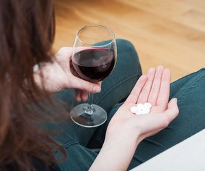 Czy można łączyć furaginę z alkoholem?