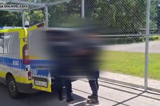 Jelenia Góra. 51-latka uciekła po uwięzieniu w pustostanie. Była wielokrotnie bita przez 40-latka.