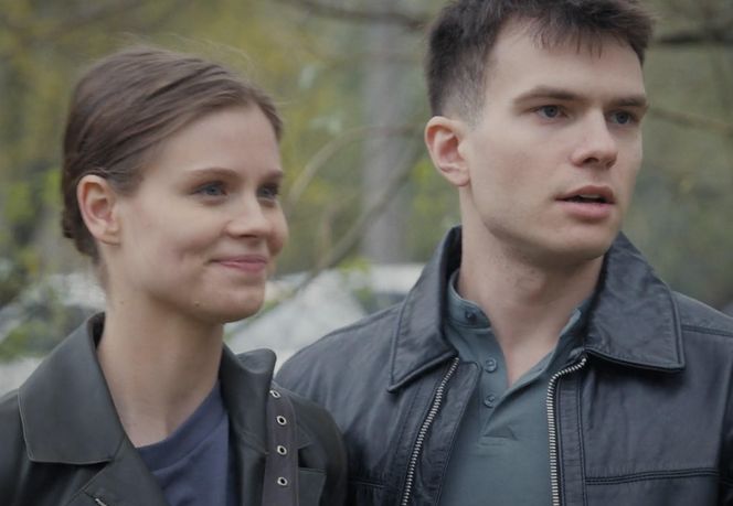 M jak miłość, odcinek 1875. Majka (Matylda Giegżno), jej chłopak Tomasz (Chris Cugowski)