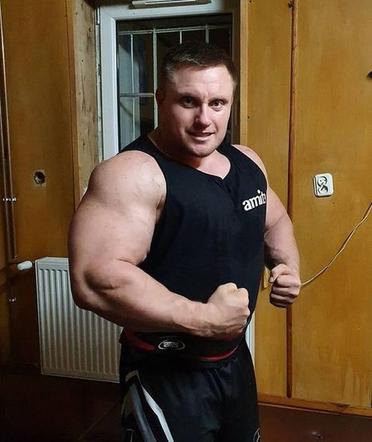 Krzysztof Radzikowski z Gogglebox TTV pokazał jak pije WÓDKĘ