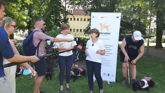 Przekazanie psów przewodników w Poznaniu