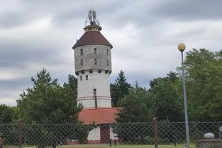 Prawie jak dom Muminków. Zabytkowa wieża na Mazurach zachwyca