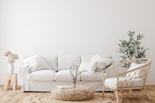 Biel w rustykalnych wnętrzach