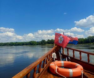 Wisła w Fordonie zaprasza turystów. Można popływać drewnianą łodzią i poczuć tę samą bryzę, co kiedyś flisacy 