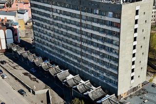Kiedyś przyjeżdżali tu znani ludzie z całej Polski. Dziś, ogromny hotel z PRL-u stoi opuszczony w Wałbrzychu 