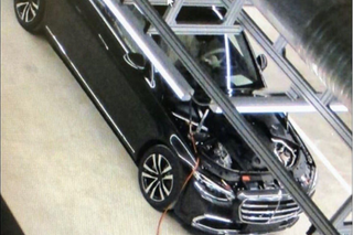 Zdjęcia z fabryki ujawniają, jak wygląda Nowy Mercedes-Benz Klasy S. Kolejny przeciek trafił do sieci