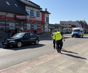 Jastrzębia. 2-letnie dziecko wpadło pod samochód