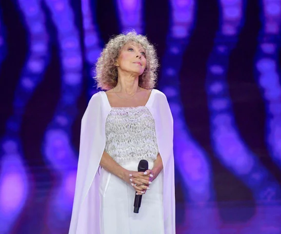 Alicja Majewska bez bujnych loków! Pokazała się w prostych włosach
