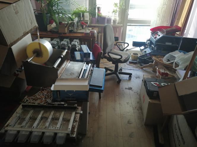 Toruń: Policyjny nalot na mieszkanie i działkę. W środku odnaleźli "skarby" należące do 52-latka