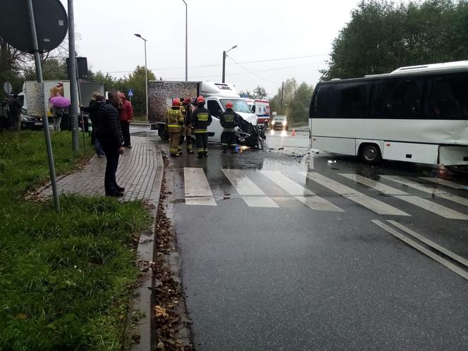 Nowe Żukowice. Kierowca busa wymusił pierwszeństwo. Przewoził dzieci 