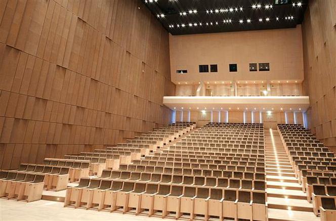 Sala koncertowa z estradą