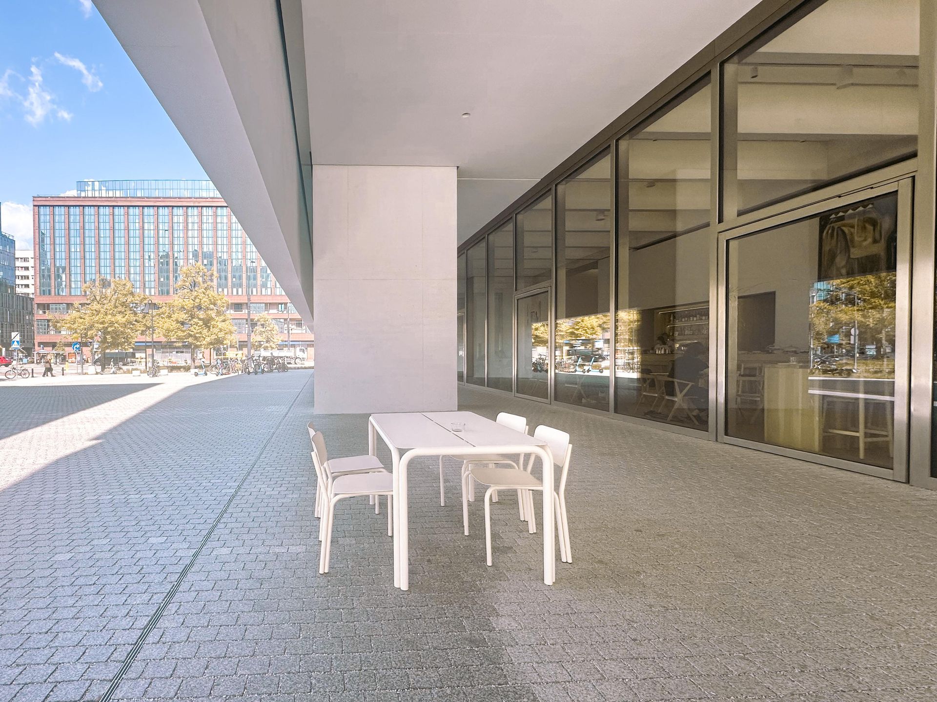 Czy przestrzenie na parterze MSN spełniają funkcje publiczne?