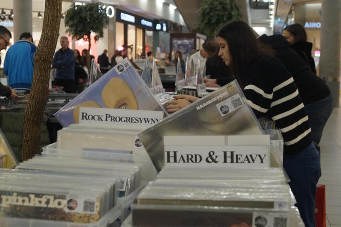 Zimowy Kiermasz Płyt Winylowych w Bydgoszczy. Czarne krążki przyciągnęły tłumy! 