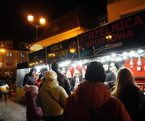 Ciężarówka Coca-cola w Białymstoku! Świąteczna atrakcja przyciągnęła tłumy mieszkańców na Rynek Kościuszki