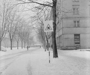 Kiedyś to było! Zaśnieżona Warszawa w PRL-u, teraz takiej zimy już nie ma... Pamiętacie?