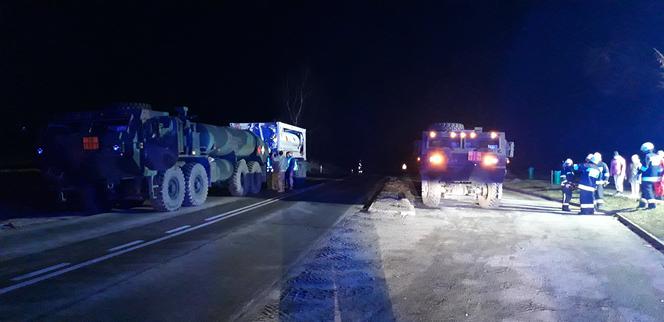 Amerykański kolos ugrzązł w błocie. Pomogli druhowie z lokalnego OSP