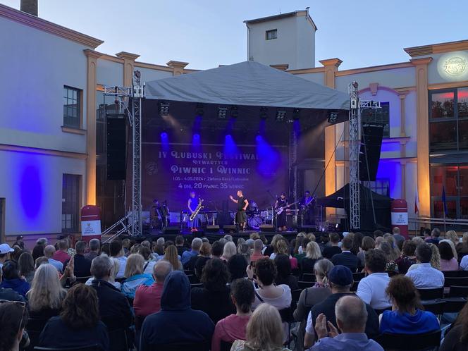  IV Lubuski Festiwal Piwnic i Winnic w Zielonej Górze. Koncert zagrał Czesław Śpiewa