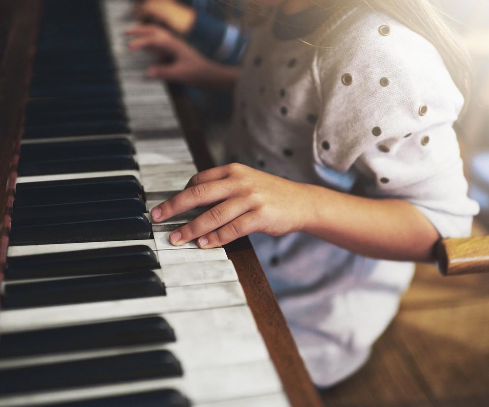 Gra na instrumencie to więcej niż hobby. Jak pomaga w nauce?