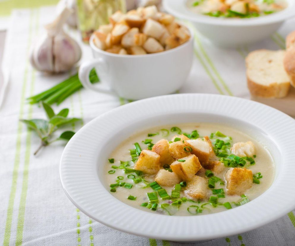 Zupa czosnkowa Magdy Gessler – pyszny sposób na odporność i zdrowe serce
