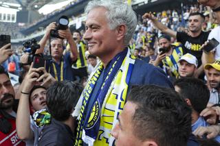 Klub ze Stambułu oficjalnie podał wysokość zarobków trenera Jose Mourinho. To nie są małe pieniądze...
