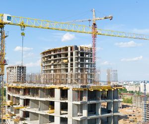 W tych miastach mieszkania są tańsze