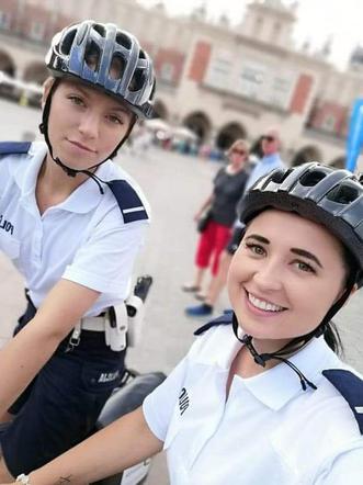 Policjantki i policjanci pilnują porządku... na rowerach