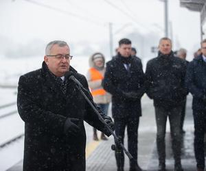 Minister Andrzej Adamczyk otworzył przystanek kolejowy w Zatorze