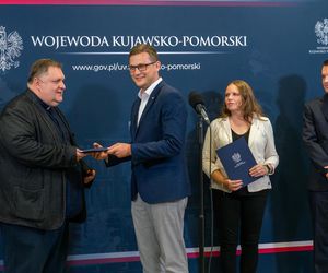 Ponad 620 tysięcy złotych wojewoda daje społecznikom. Starczy na portal Anielski.net, coaching, terapie i kolację wigilijną